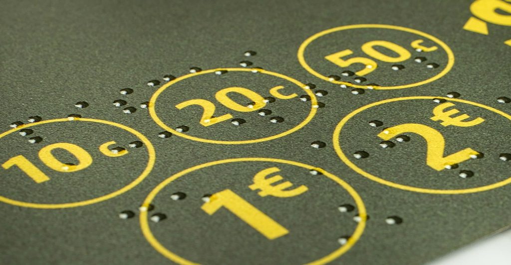 Impression en braille avec vernis adapté sur tous supports chez ASTI Sérigraphie